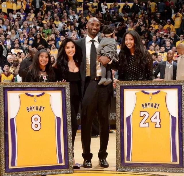 出席公开活 出席公开活